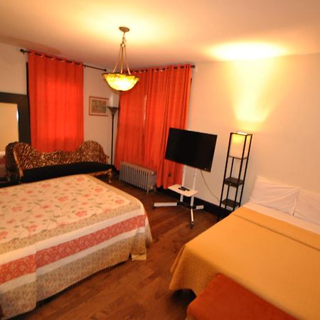 Ewr Airport Multilevel Guest House Room With 2-3 Beds Newark Exteriör bild